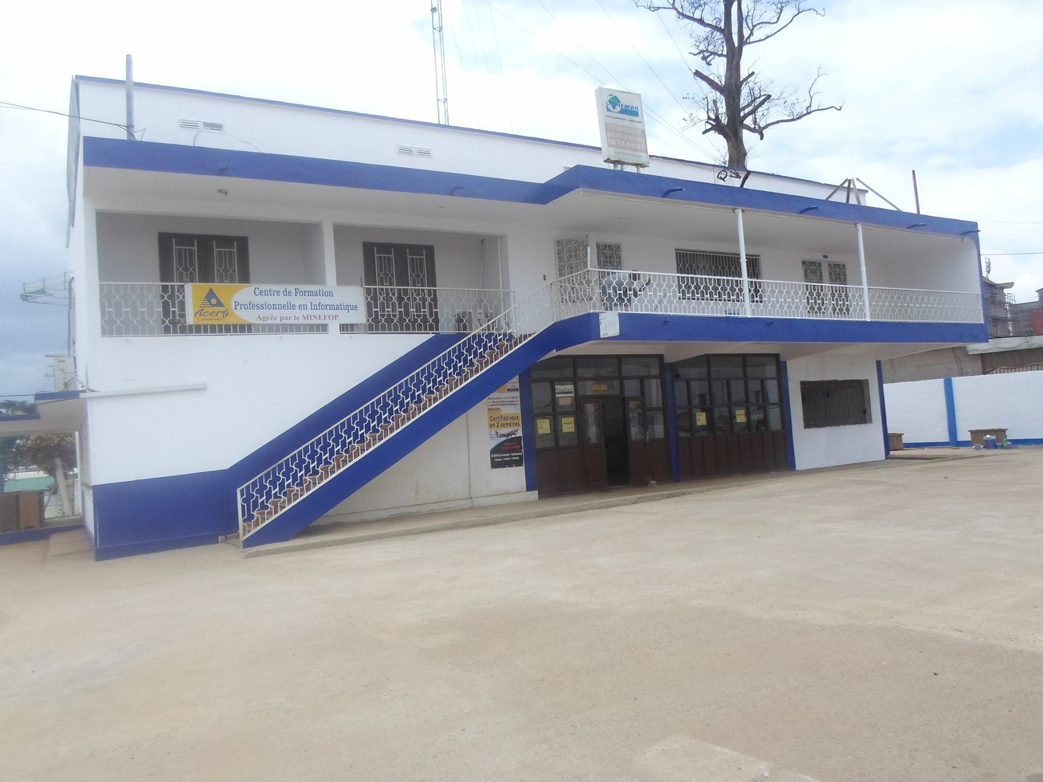 Salle informatique équipée du centre ACERFI Formation.