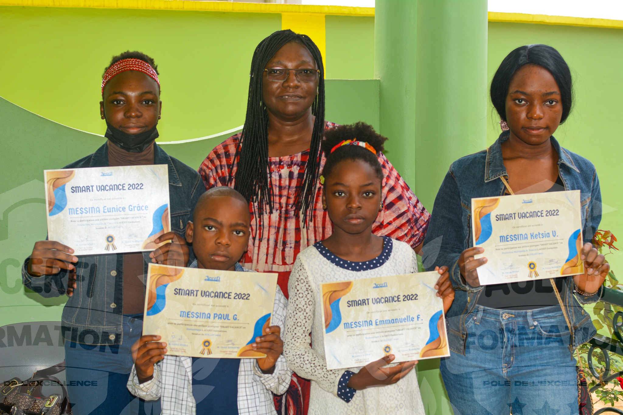 Cérémonie Smart Vacances — remise des attestations aux jeunes participants.